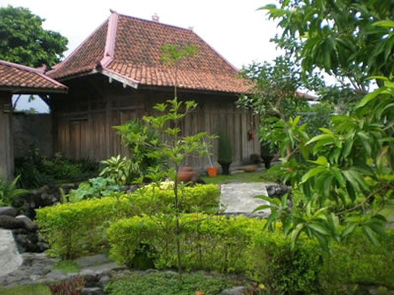 Contoh Rumah Sederhana dengan Kebun Cantik Sumber: Koran Jakarta